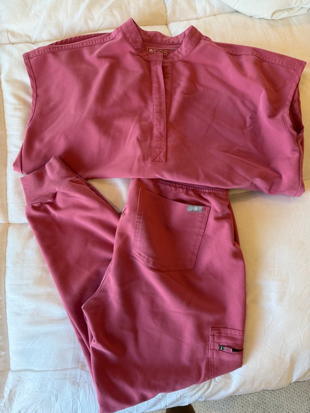 Figs Roseberry Pink Mandarined Collar Scrub Set